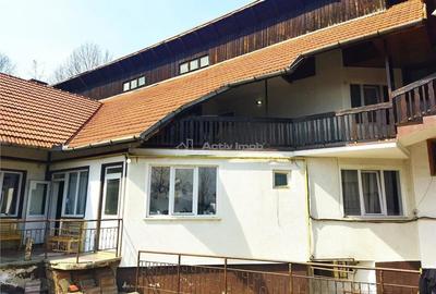 Casă cu 15 camere cu Teren 50 Mp în Carierei - 1