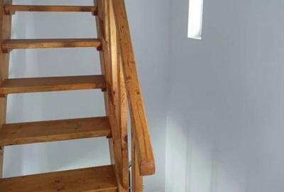 Casă cu 4 camere cu Teren 100 Mp în Central