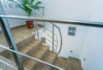 Casă cu 6 camere cu Teren 257 Mp în Vama Veche - 4