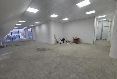 Spațiu comercial, de 130 mp, în Central - 4