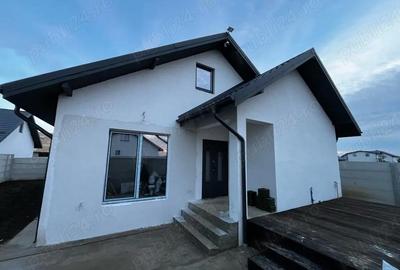 Casă cu 3 camere cu Teren 330 Mp în Central - 1