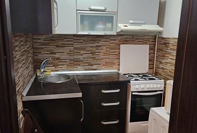 Apartament cu 3 camere semidecomandat în Central - 3