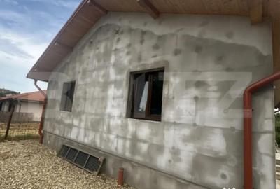 Casă cu 4 camere cu Teren 450 Mp în Lazuri