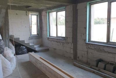 Casă cu 4 camere cu Teren 300 Mp în Poiana - 3