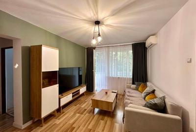 Apartament cu 2 camere semidecomandat, mobilat în Pajura
