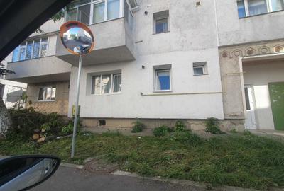 Garsonieră decomandată în Central - 1