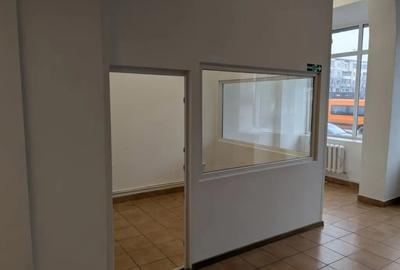 Spațiu comercial, de 83 mp, în Central - 4