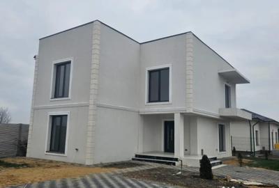 Casă cu 7 camere cu Teren 412 Mp în Malu Mare - 9