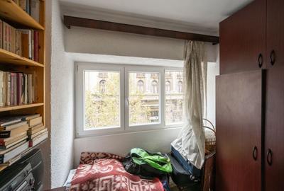 Apartament cu 4 camere semidecomandat, mobilat în P-ța Universității - 27