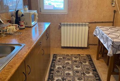 Apartament cu 3 camere decomandat în Crihala
