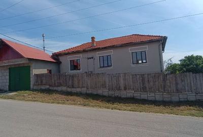 Casă cu 3 camere în Jidoștița - 1