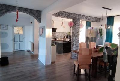 Casa cu 7 camere, 405 mp, in zona Decebal