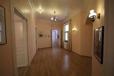 Apartament 2 camere in bloc interbelic Piata Mihail Kogalniceanu