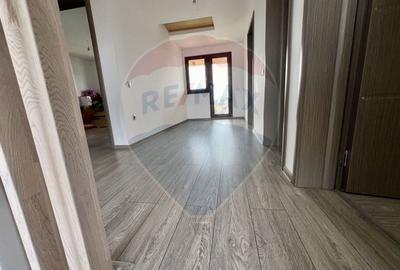 Casă cu 8 camere cu Teren 792 Mp în Cristian - 18