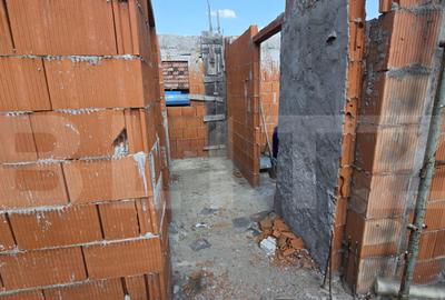 Casă cu 7 camere cu Teren 500 Mp în Sud