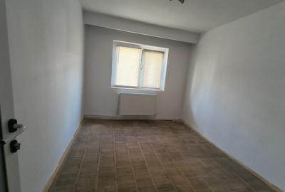 POARTA 6 APARTAMENT CU 3 CAMERE  LIBER GAZE 68 MP PRET 112000 EURO - 2