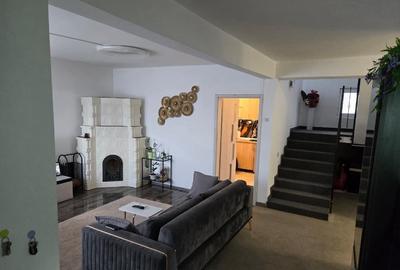 Casă individuală cu 5 camere cu Teren 280 Mp în Central - 1