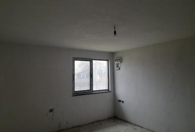 Casă cu 4 camere cu Teren 1055 Mp în Tufești - 2