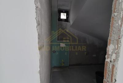 Casă individuală cu 4 camere cu Canalizare în Central - 33