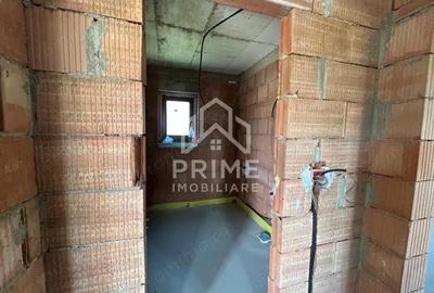 Casă cu 5 camere cu Teren 425 Mp în Micești - 1