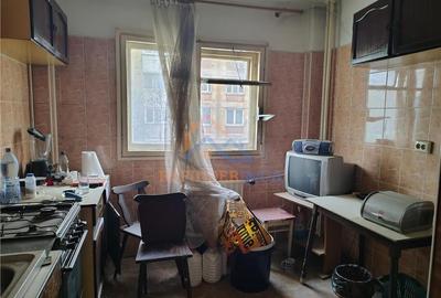 Apartament cu 3 camere decomandat în Rahova - 3