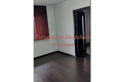 Apartament cu 2 camere semidecomandat în Km 4 - 3