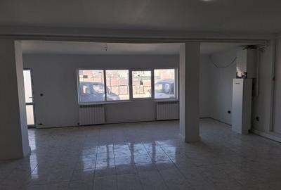 Spațiu comercial, de 70 mp, în Central - 4