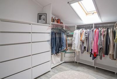 Apartament cu 4 camere decomandat, mobilat în Florilor - 25