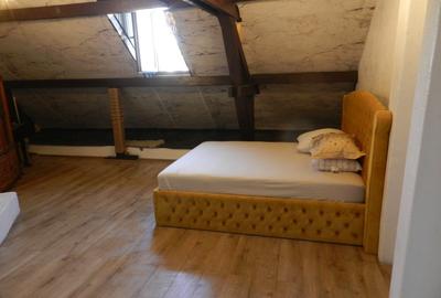 Apartament cu 5 camere în Unirii