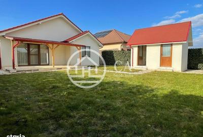 Casă cu 4 camere decomandat în Sântandrei