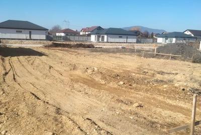 Teren de 500 mp, în Stupini