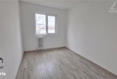 Apartament cu 3 camere semidecomandat în Albești - 2