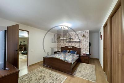 Casă cu 10 camere cu Teren 597 Mp în Central - 12