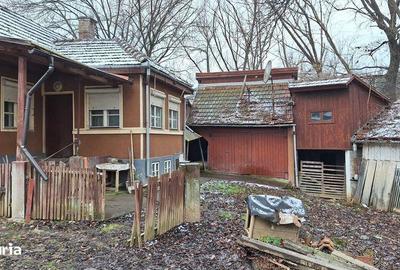 Casă cu 3 camere cu Teren 73 Mp în Central - 1