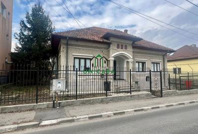 Casa Centru/ 4 camere / teren 920mp - 1