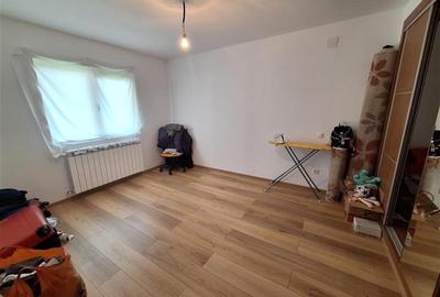 Casă individuală cu 4 camere cu Teren 1000 Mp în 9 Mai - 9