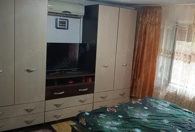 Casa 4 camere,curte,garaj ?i foisor