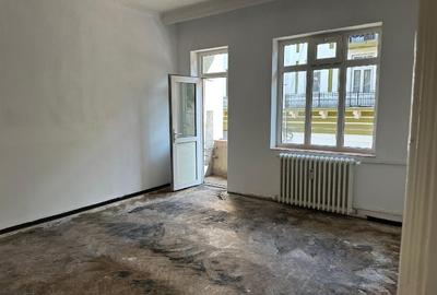 Apartament 4 camere decomandat - 1