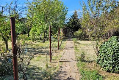 Casă cu 2 camere cu Teren 1837 Mp în Central
