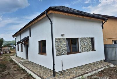 Vila/casa noua: P+M, Banesti-Prahova - 150 mp utili + teren 875 mp! - 2
