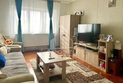Apartament 2 camere, decomandat, zona Intim - Banu Maracine - 2