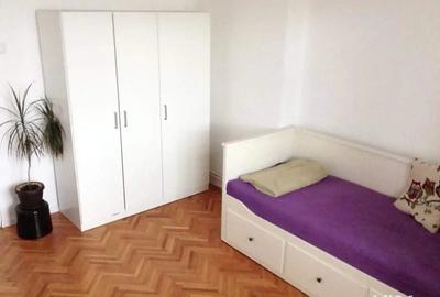 P.f. inchiriez ap. 3 camere str. Horea - 4