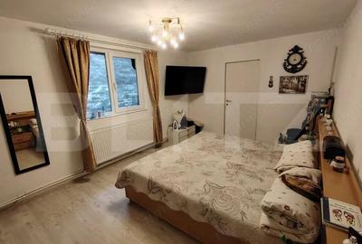 Casă cu 5 camere cu Teren 272 Mp în 1 Mai - 12