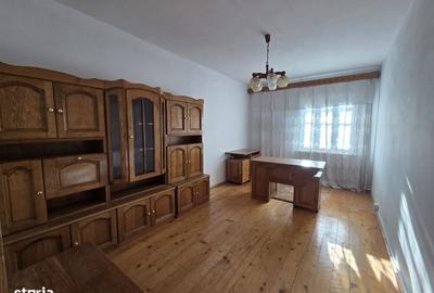 Casă cu 4 camere cu Teren 335 Mp în Funcționarilor - 1