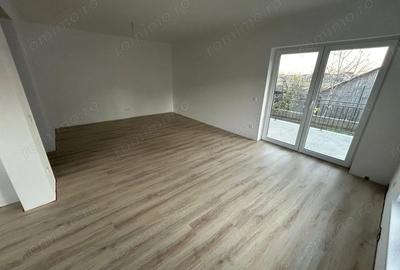 Casă cu 4 camere cu Teren 375 Mp în Micești - 1