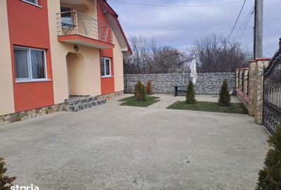 Casă cu 4 camere cu Teren 820 Mp în Voinești - 1