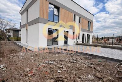 Casă cu 4 camere decomandat cu Teren 230 Mp în Bârnova