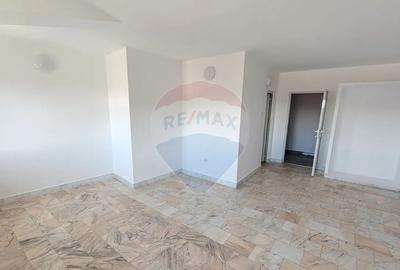 Spațiu comercial, de 798 mp, în Central - 10