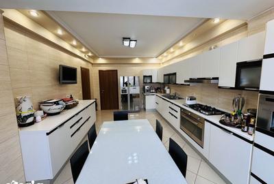 Casă cu 10 camere cu Teren 2000 Mp în Chiajna