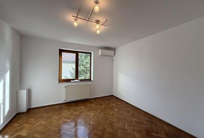 Vila spațioasă în Sisesti | 600 mp | 9 locuri de parcare | Teren 1500 mp - 15